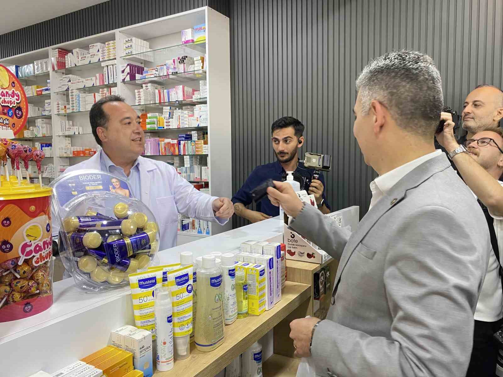 baba ogul acilista gozyaslarini tutamadi 4 8vwzQ9ZG