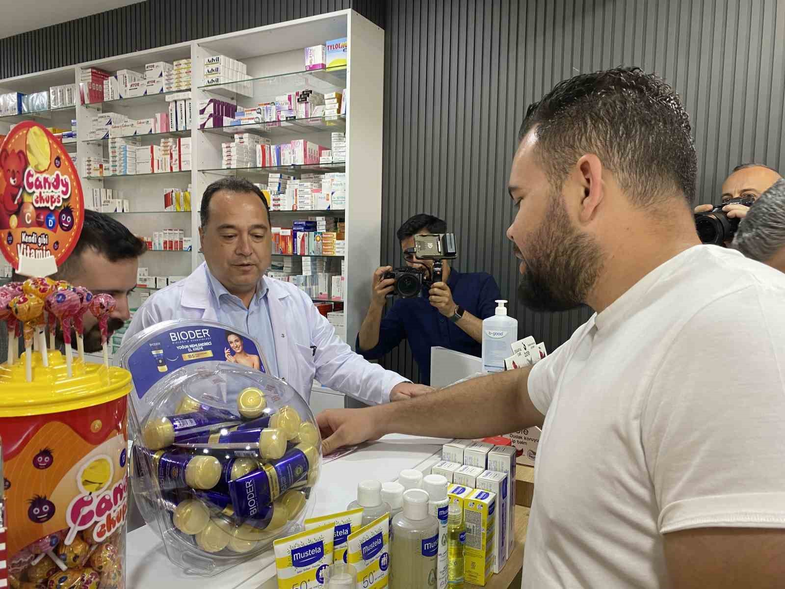 baba ogul acilista gozyaslarini tutamadi 5 ubzGZODF