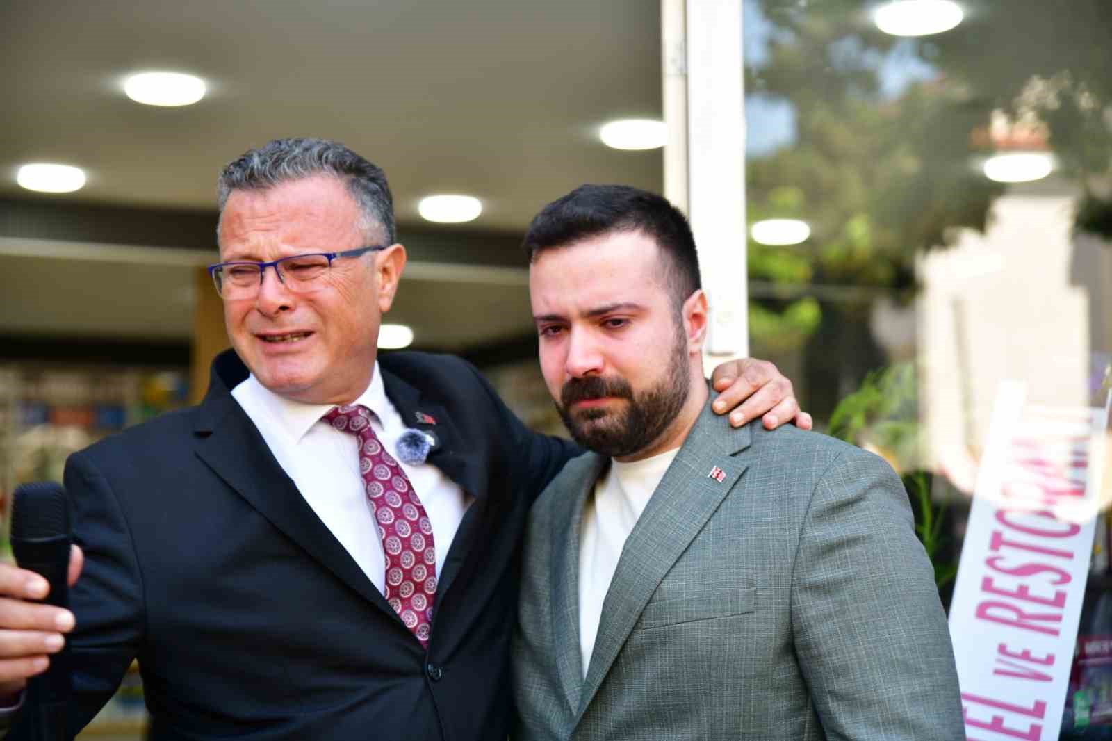 baba ogul acilista gozyaslarini tutamadi 6 sRaGEKtp