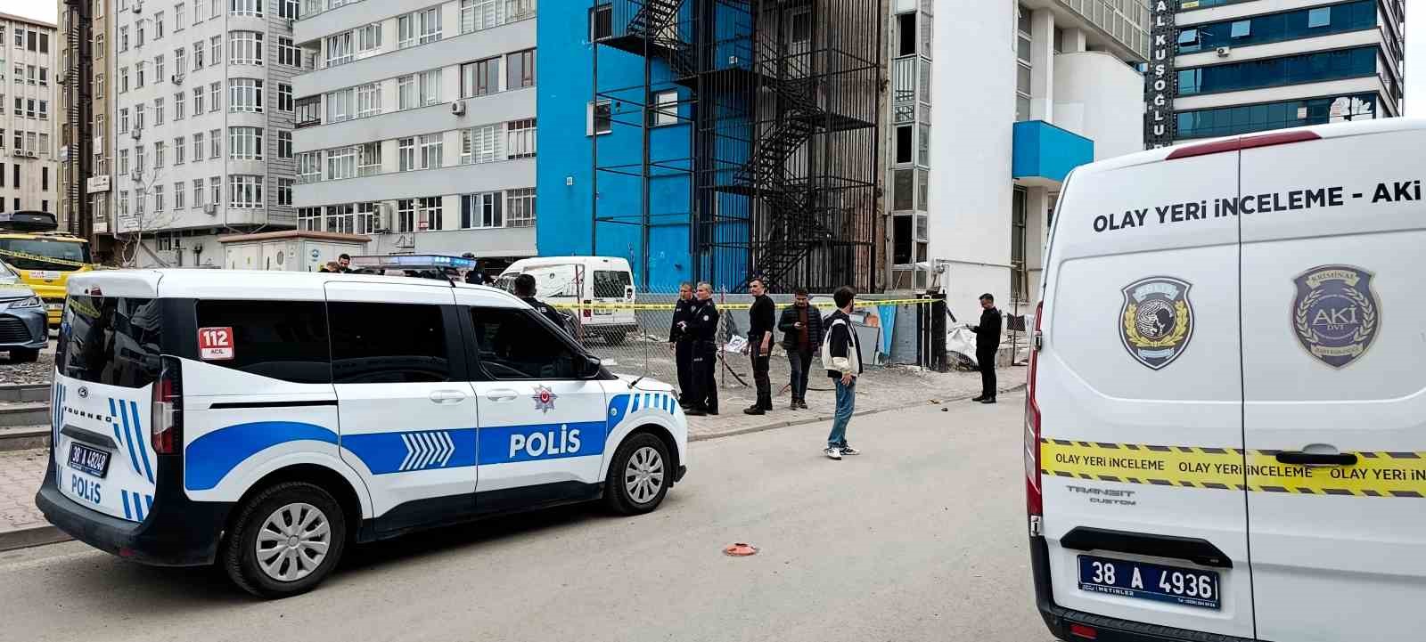 baba ogul insaat iscilerine ates acti 2 yarali 4 aEBsePQe