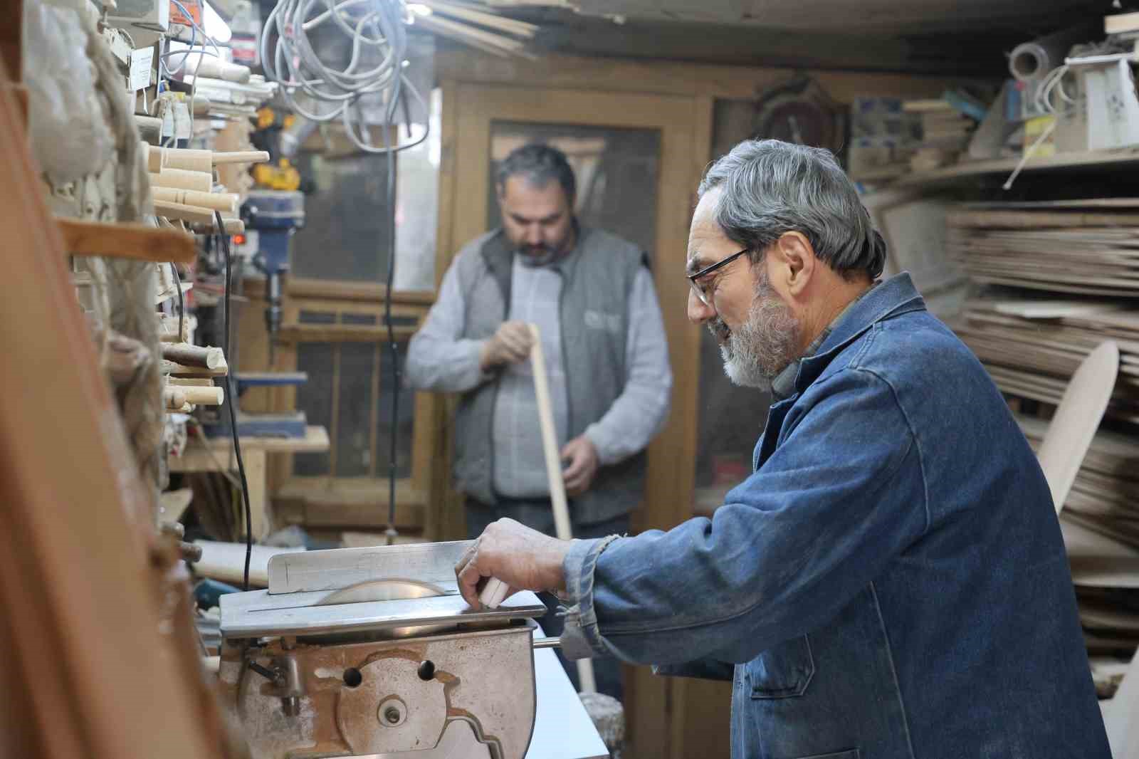 baba ogul plastige karsi ahsap ustaligini yasatmaya devam ediyor 1