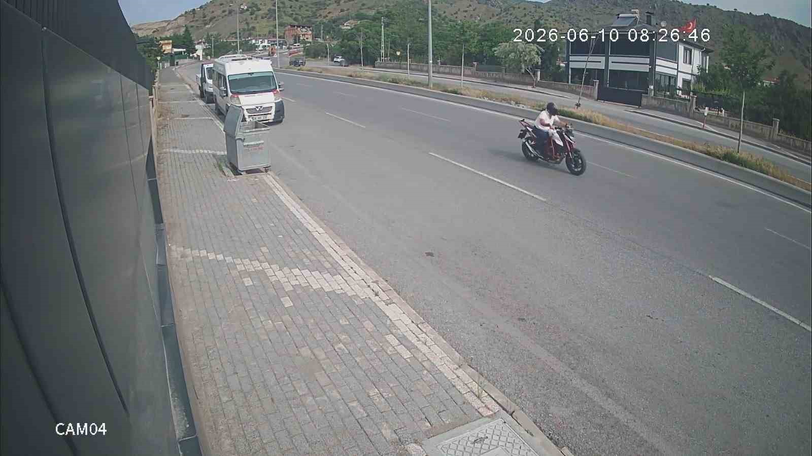 baba ogulun yaralandigi trafik kazasi kamerada 1 26HlBZEW