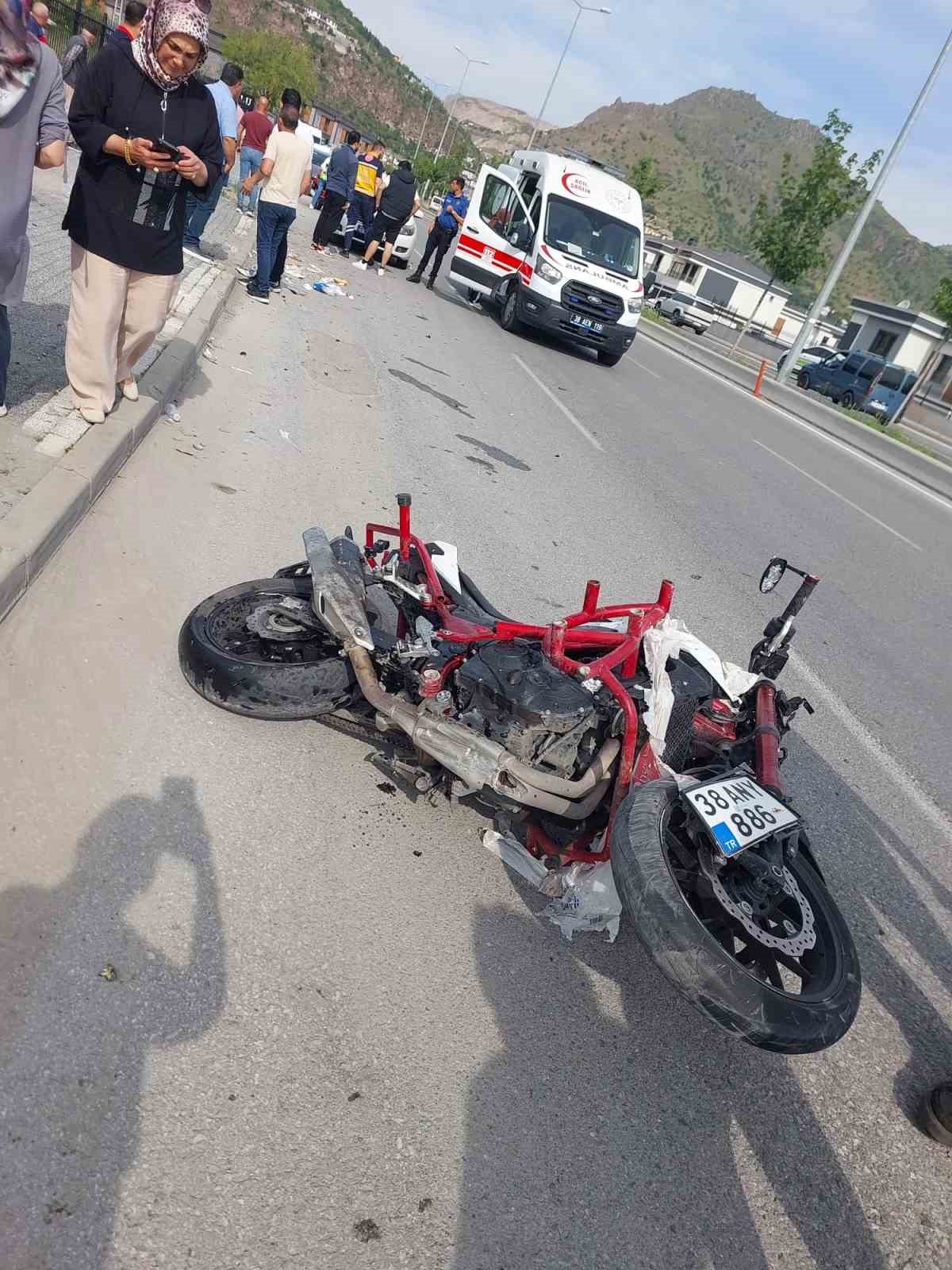baba ogulun yaralandigi trafik kazasi kamerada 3 vtqWkBci