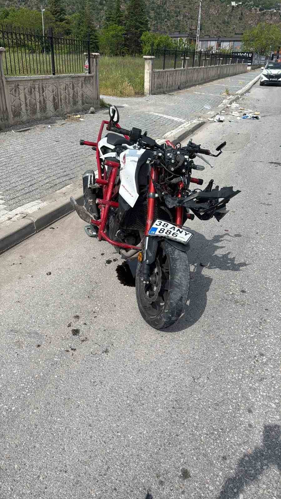 baba ogulun yaralandigi trafik kazasi kamerada 4