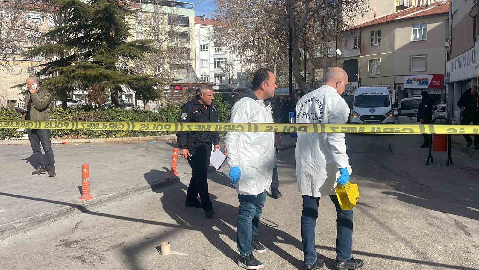baba ve 3 oglu sokak ortasinda silahla vuruldu yaralilardan 3unun durumu agir 7 EYLChrFF