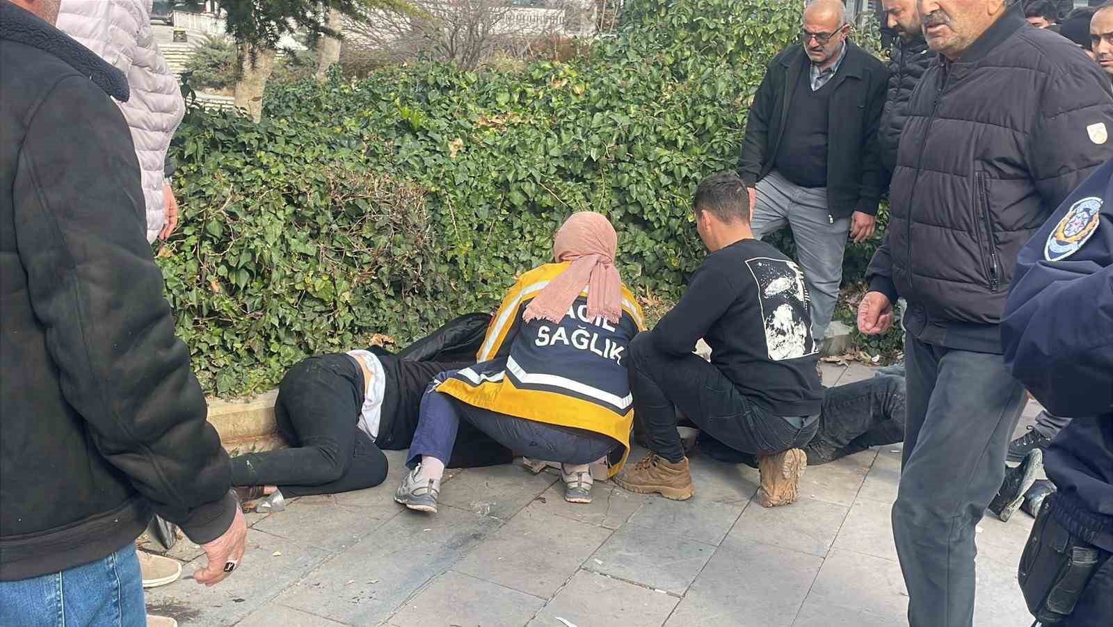 baba ve 3 oglu sokak ortasinda silahla vuruldu yaralilardan 3unun durumu agir 9 RRBzd6ui