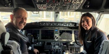 baba-ve-kiz-ayni-kokpitte-42-yillik-pilot-gokyuzune-kiziyla-veda-etti-mZcAFDsT.jpg