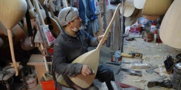 baba-yadigari-atolyede-35-yildir-baglama-uretiyor-spcLK3tF.jpg
