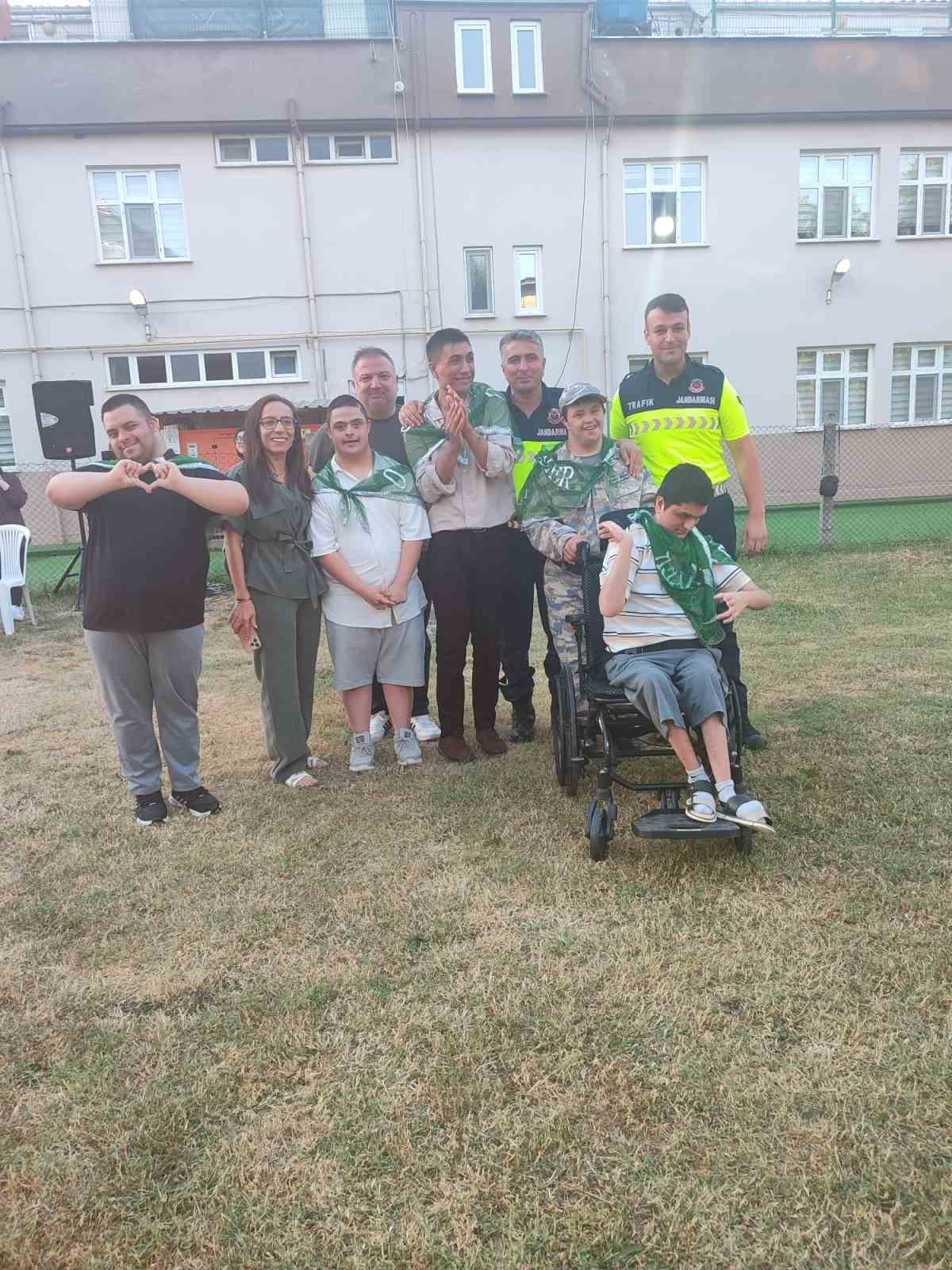 babaannenin dilegi gercek oldu ozel bireylere temsili asker eglencesi 0 58hTlWdd