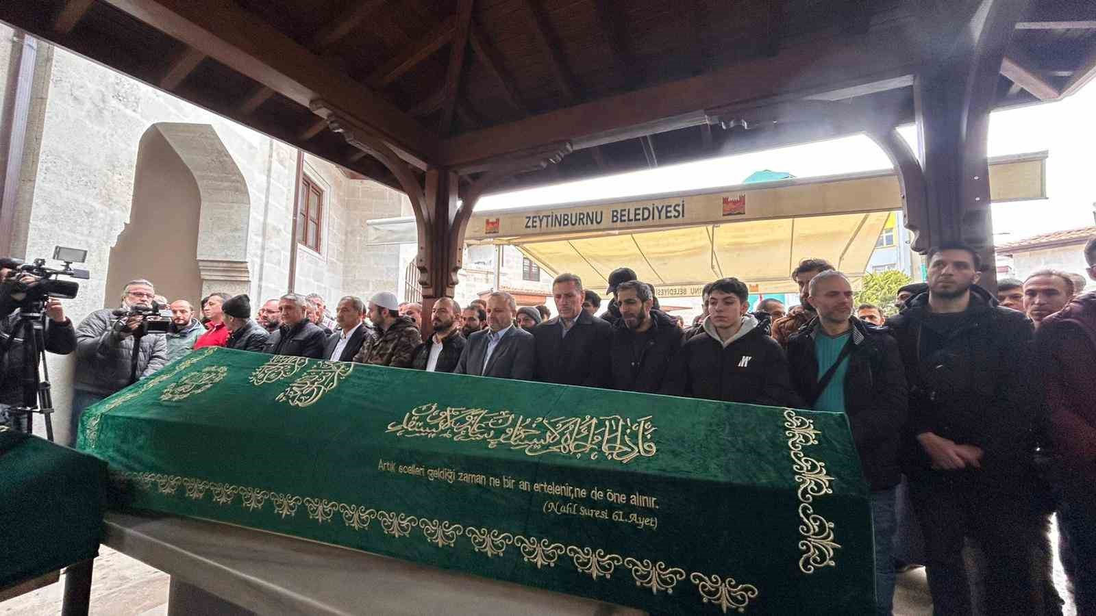 babadan kucuk kizina aci dolu veda kizinin tabuta sarilarak gozyaslarina boguldu 1 rV6ZOnDQ