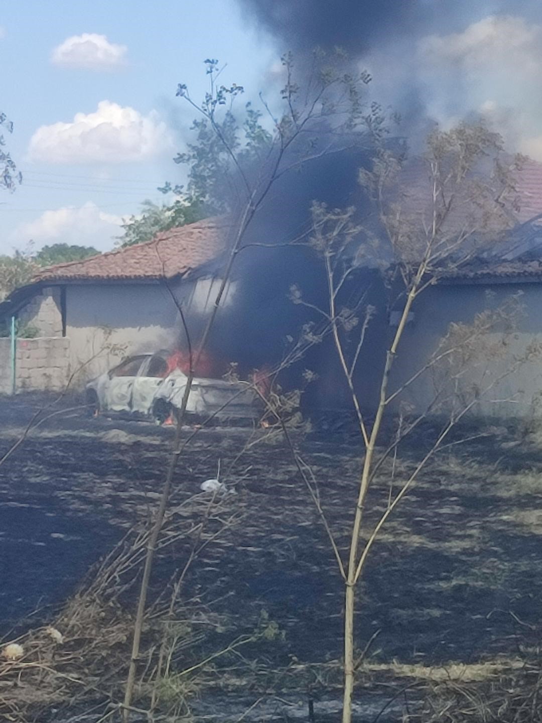 babaeskide cikan yanginda otomobil ve ahir kullanilamaz hale geldi 1 DQ8tDK87
