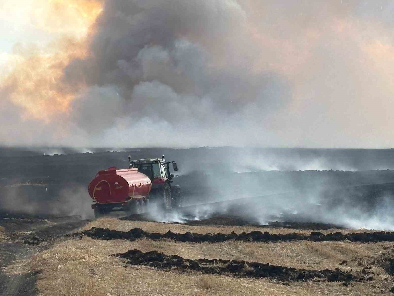 Babaeski’de çıkan yangında yaklaşık 600 dönüm buğday ekili alan zarar gördü 4 babaeskide cikan yanginda yaklasik 600 donum bugday ekili alan zarar gordu 0 Q5ucFYlL