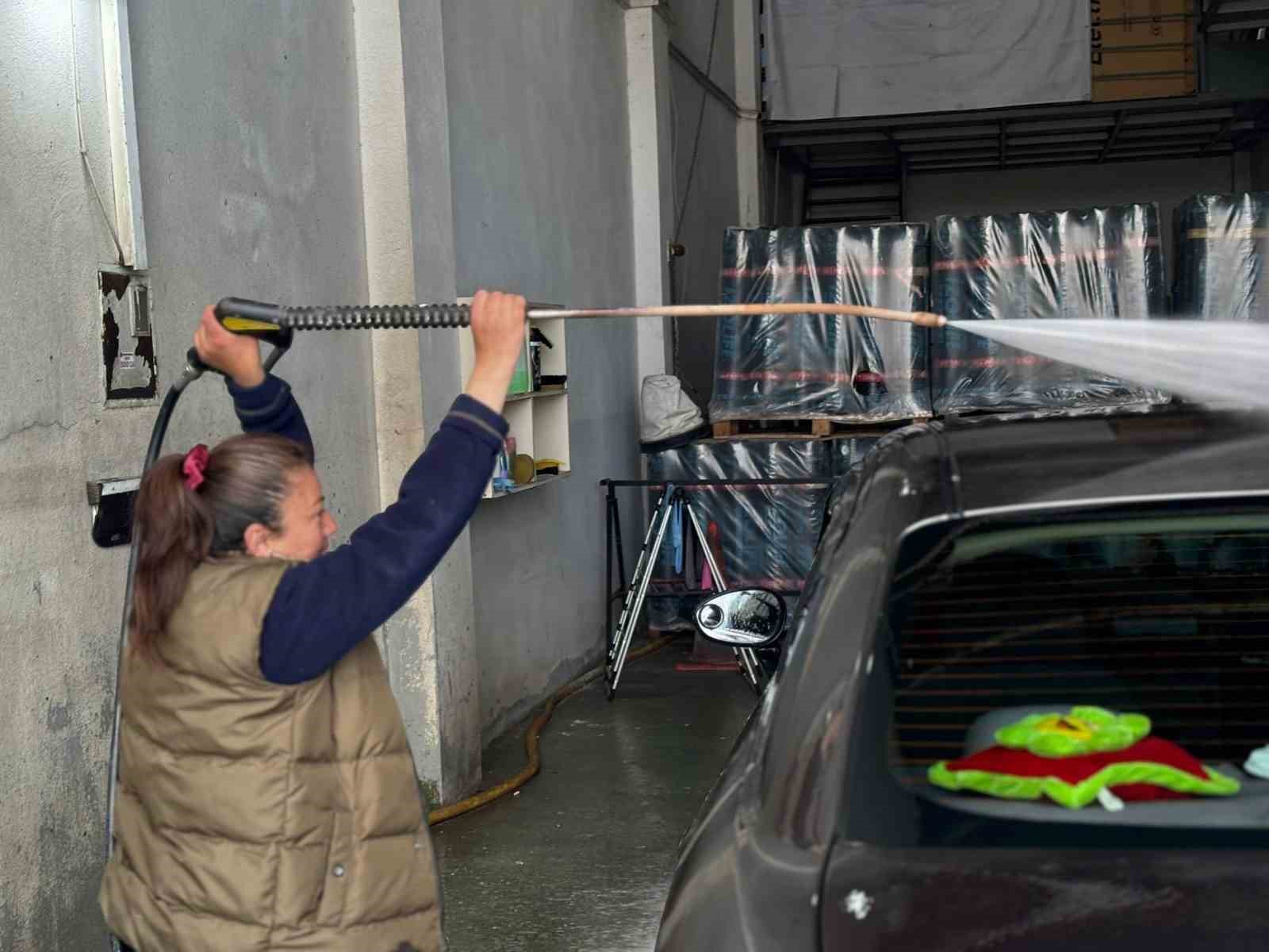 babaeskide oto yikamaya kadin eli degdi 2 KMmiv8Mt