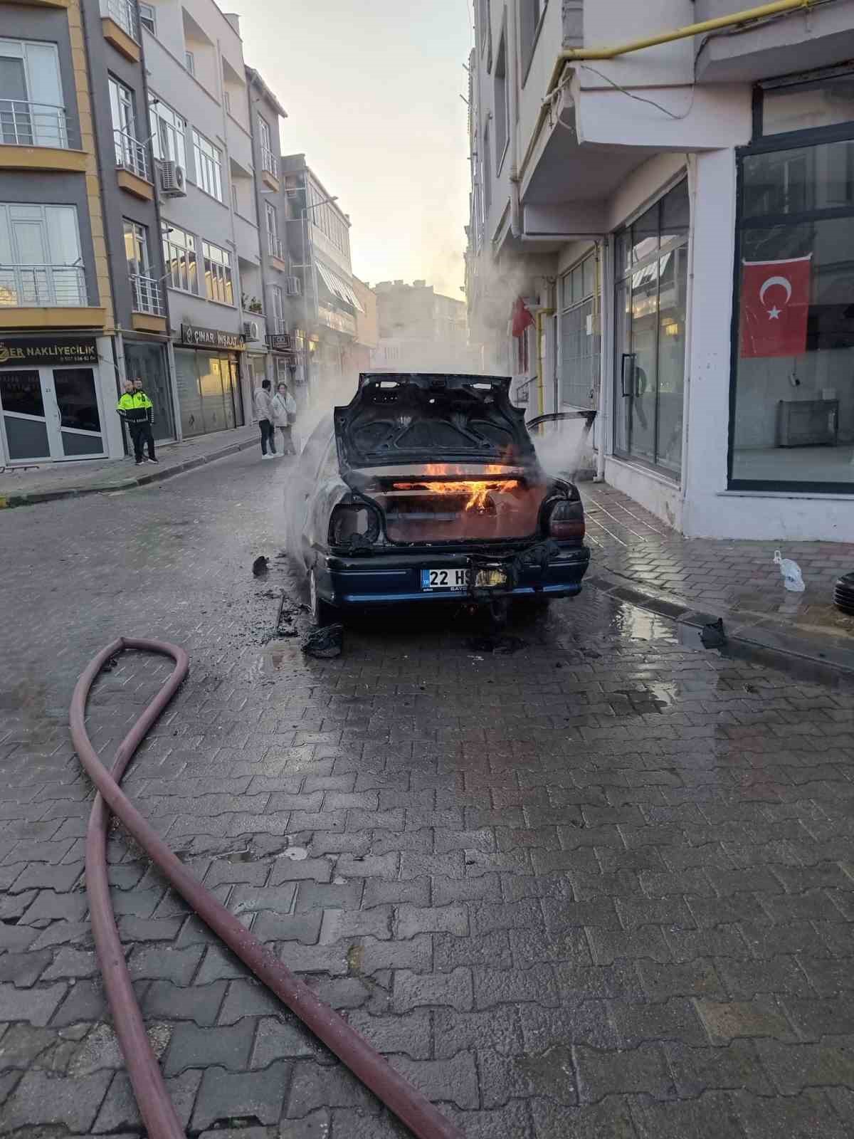 babaeskide otomobil cayir cayir yandi 1