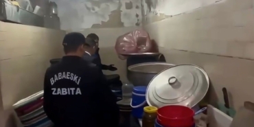 babaeskide-ruhsatsiz-tursu-imalathanesine-baskin-25-ton-urun-imha-edildi-tjqGysaV.jpg