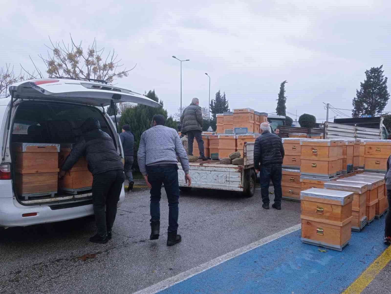 babaeskide ureticilere ari kovani dagitildi 0 PbIAfF7v