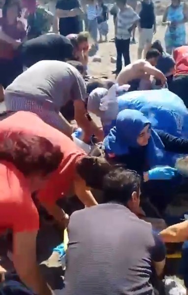 babalar gununde kahreden olay denizde cirpinan baba ve 2 cocugunun durumu kritik 0 imLqi4ru