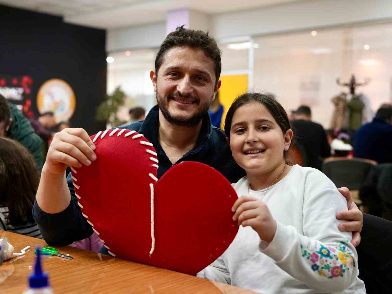 babalar kizlariyla 14 subat icin kalp yastik yapti 10 htecQvm7