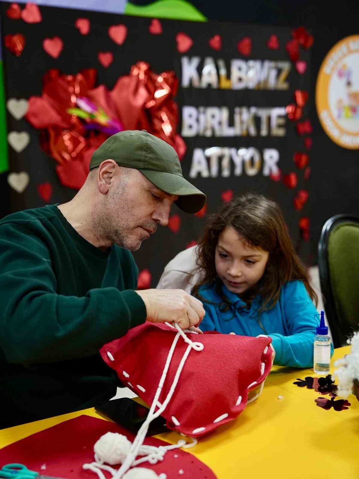 babalar kizlariyla 14 subat icin kalp yastik yapti 12 KLQKHkrs