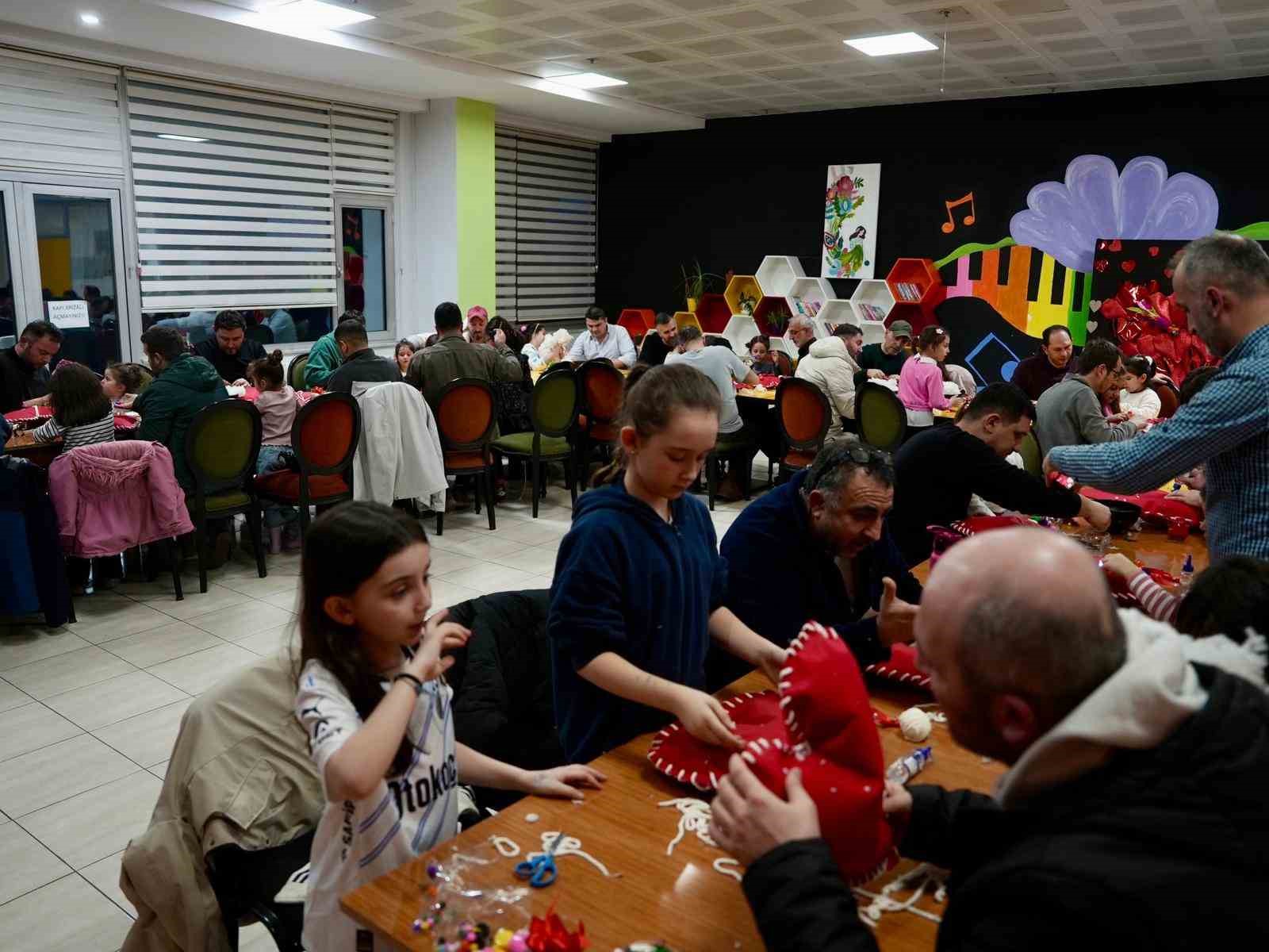 babalar kizlariyla 14 subat icin kalp yastik yapti 3 UDNGRrYy