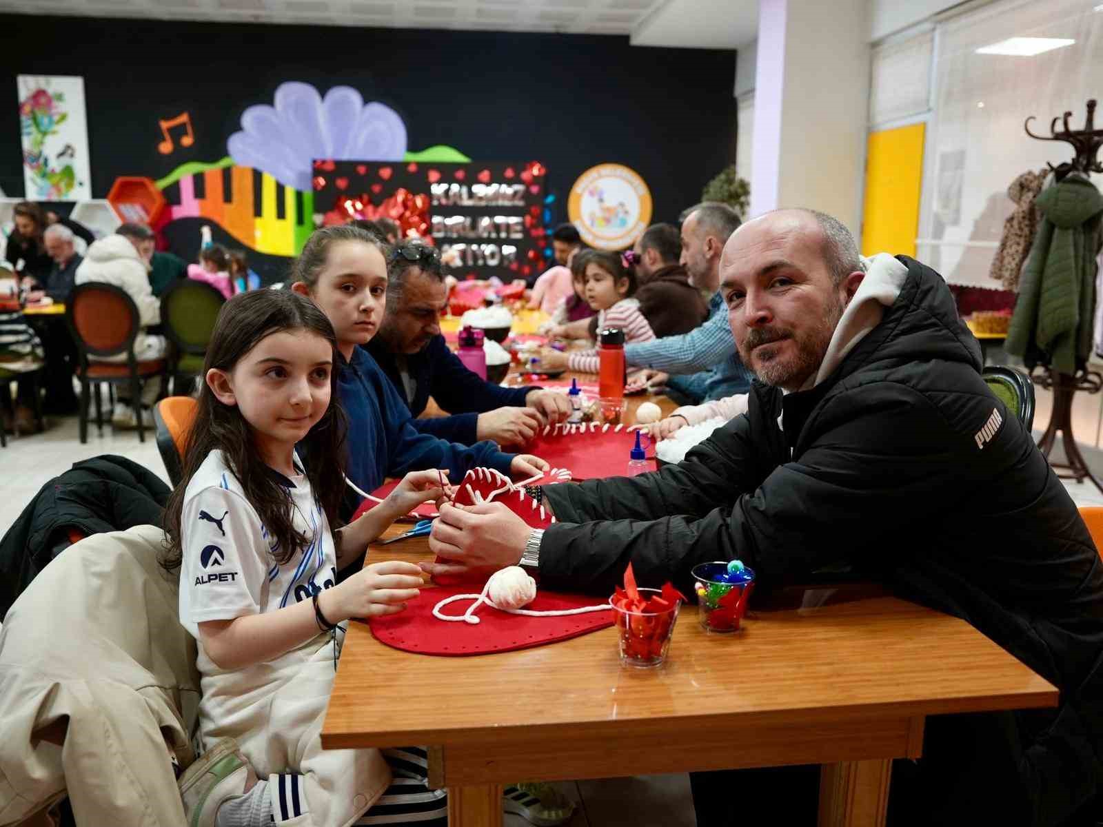 babalar kizlariyla 14 subat icin kalp yastik yapti 8 7bPgkYlC