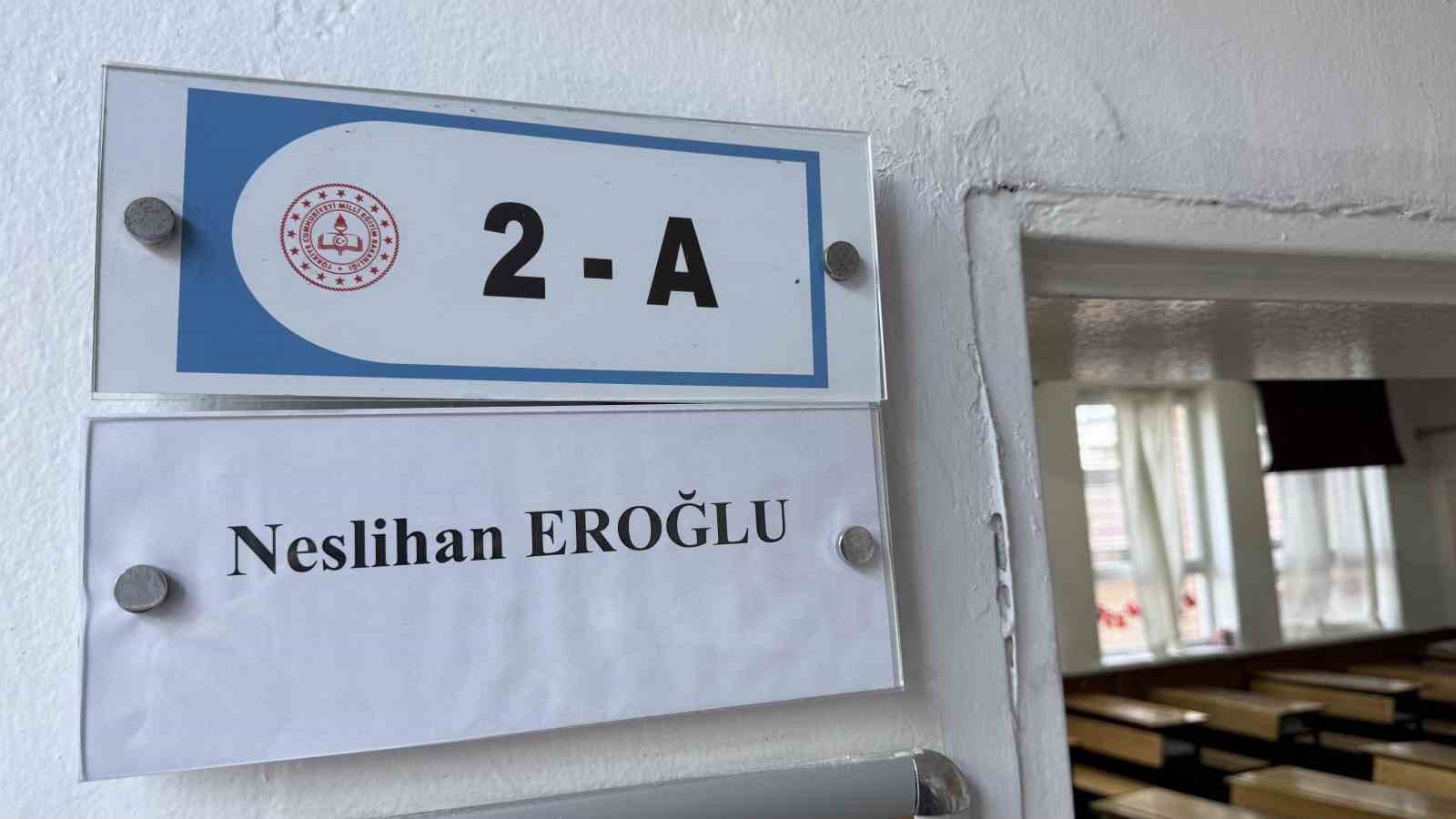 babalari tarafindan oldurulen kardeslerin karneleri ciceklerle siralarina birakildi 3