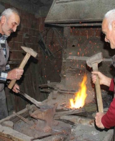 babalarindan-kalan-ocagi-sondurmuyorlar-eF4aE4rL.jpg