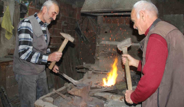 babalarindan-kalan-ocagi-sondurmuyorlar-eF4aE4rL.jpg