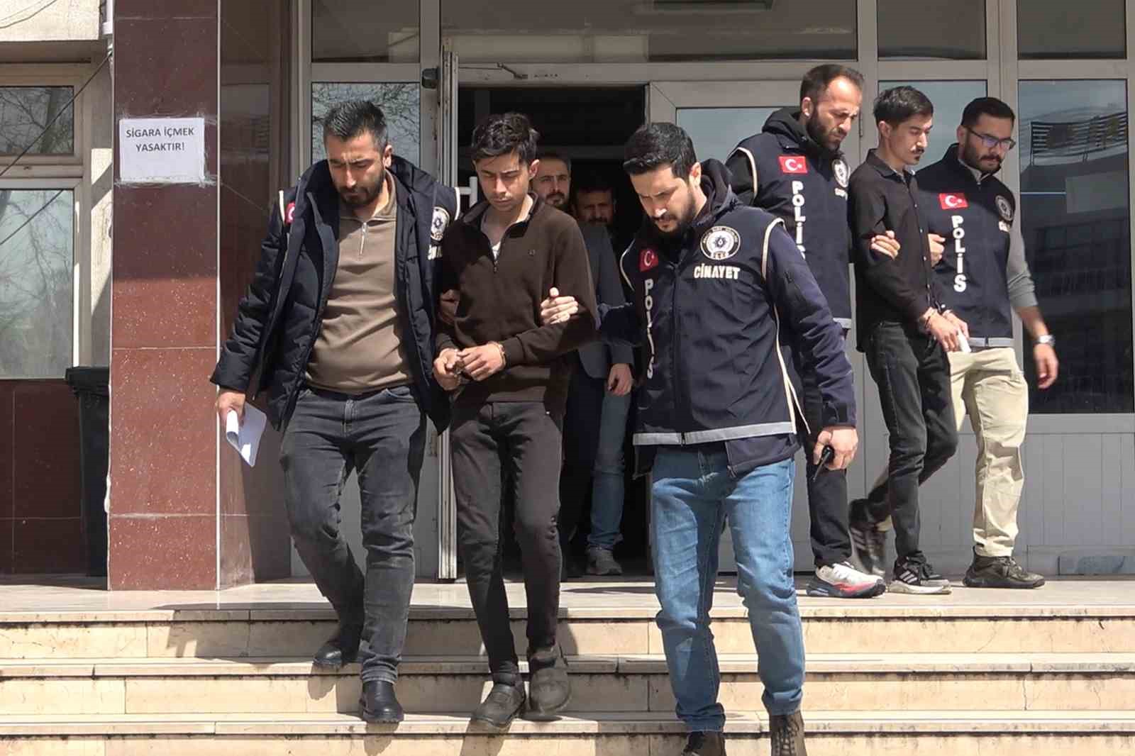 babalarini katleden iki kardes tutuklandi 1