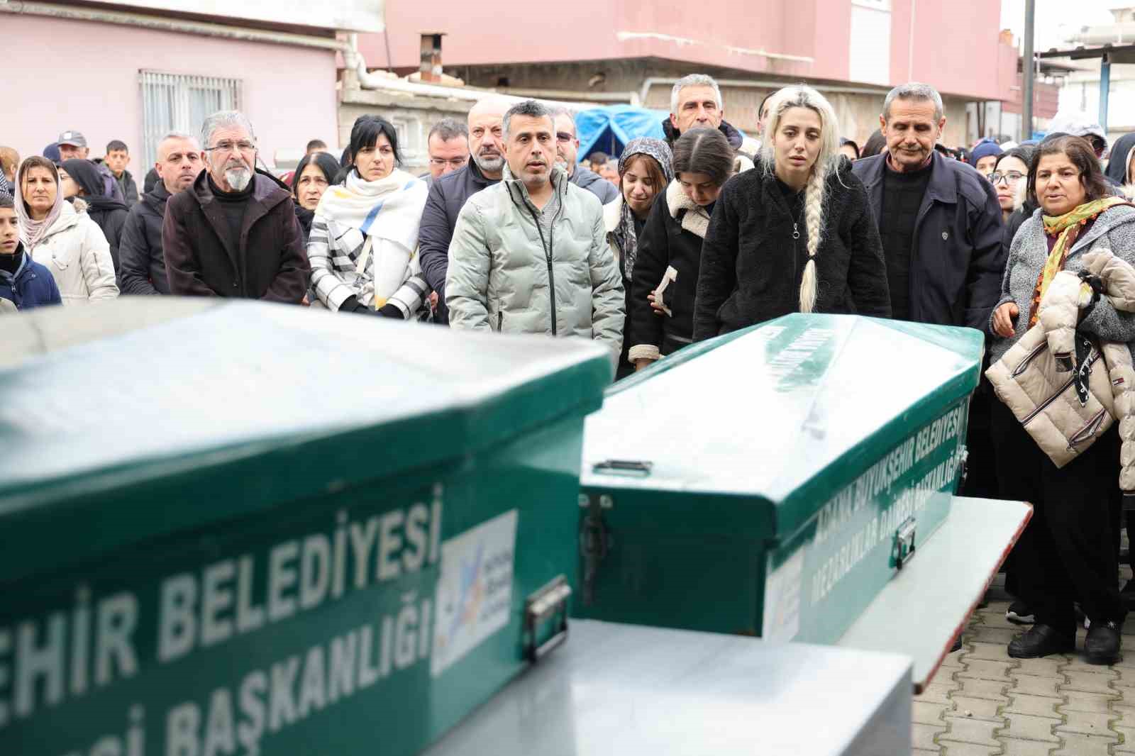 babalarinin oldurdugu kardesler yan yana topraga verildi 7 PwSl8quW