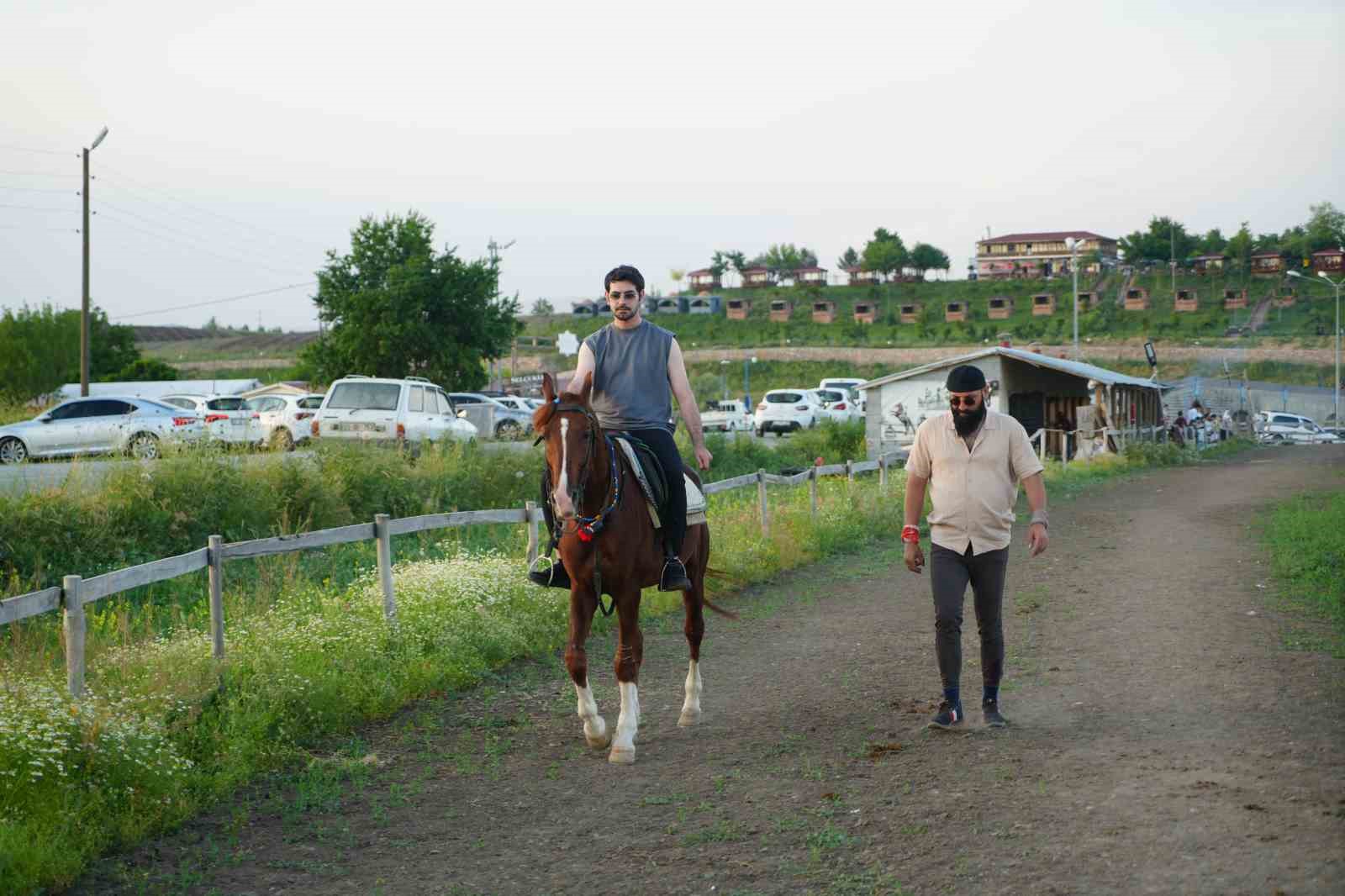"Babamın Damadı" alışılmış anlatının dışında çekiliyor 11 babamin damadi alisilmis anlatinin disinda cekiliyor 7 Epz2fhFA