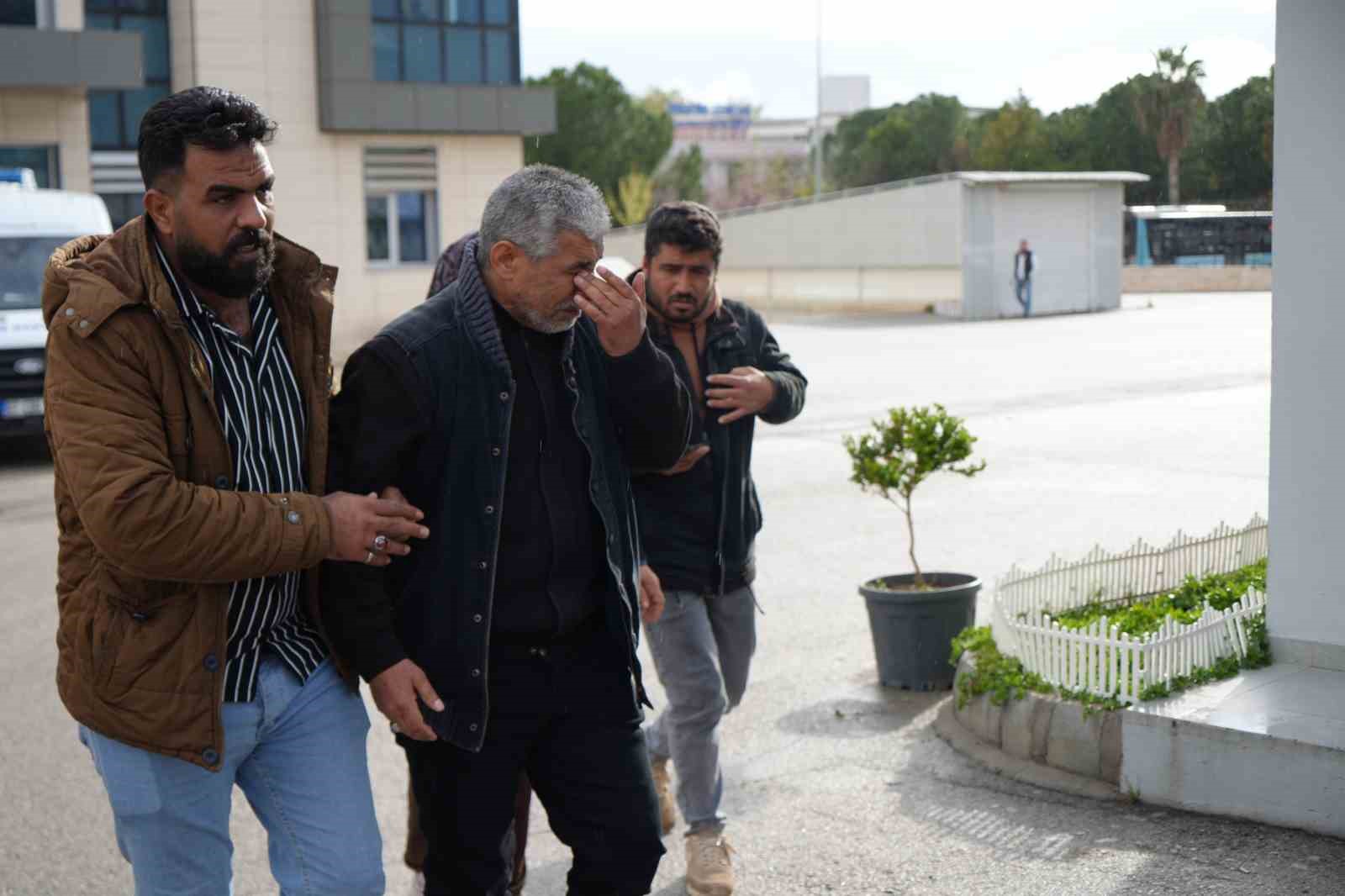 Babanın en ağır yükü: Kızı ve 5 torununun cenazesini gözyaşlarıyla teslim aldı 5 babanin en agir yuku kizi ve 5 torununun cenazesini gozyaslariyla teslim aldi 1 IfbTAAWm