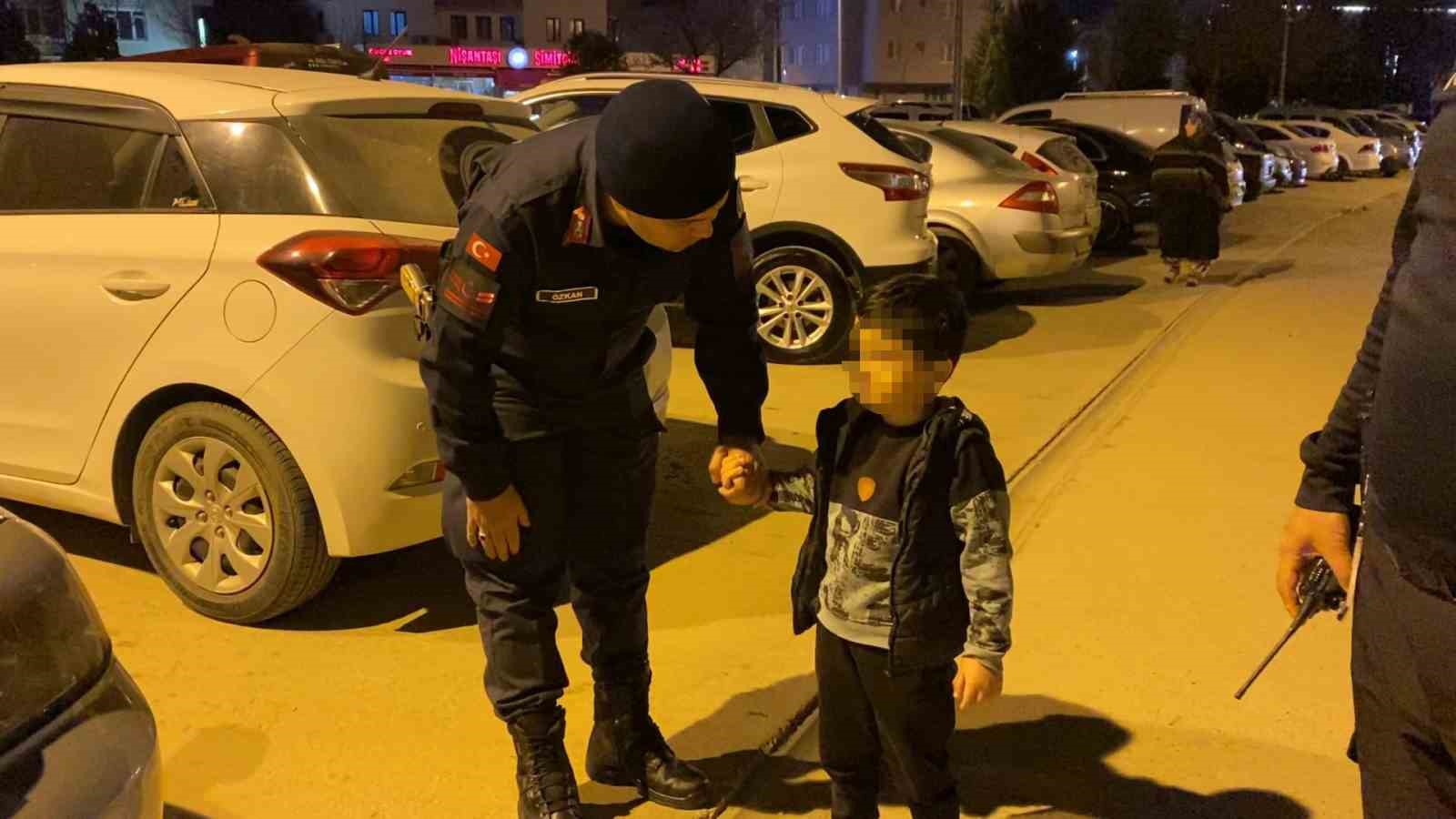 babasi hastanede tedavi olurken kaybolan cocuk icin ekipler seferber oldu 4 Czyi2p3p