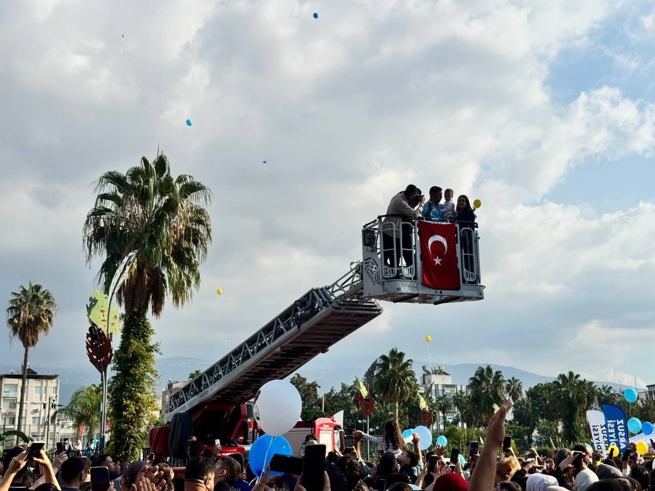 babasi kimsemiz yok demisti kanseri yenen tamer talha icin balonlar gokyuzune birakildi 10 tgtUAy42