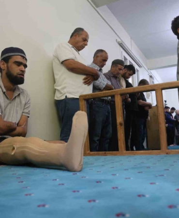 babasina-uzattigi-demirin-elektrik-tellerine-degmesiyle-akima-kapilarak-kollarini-ve-bacagini-kaybeden-ahmet-ibadet-A4HrX7z7.jpg