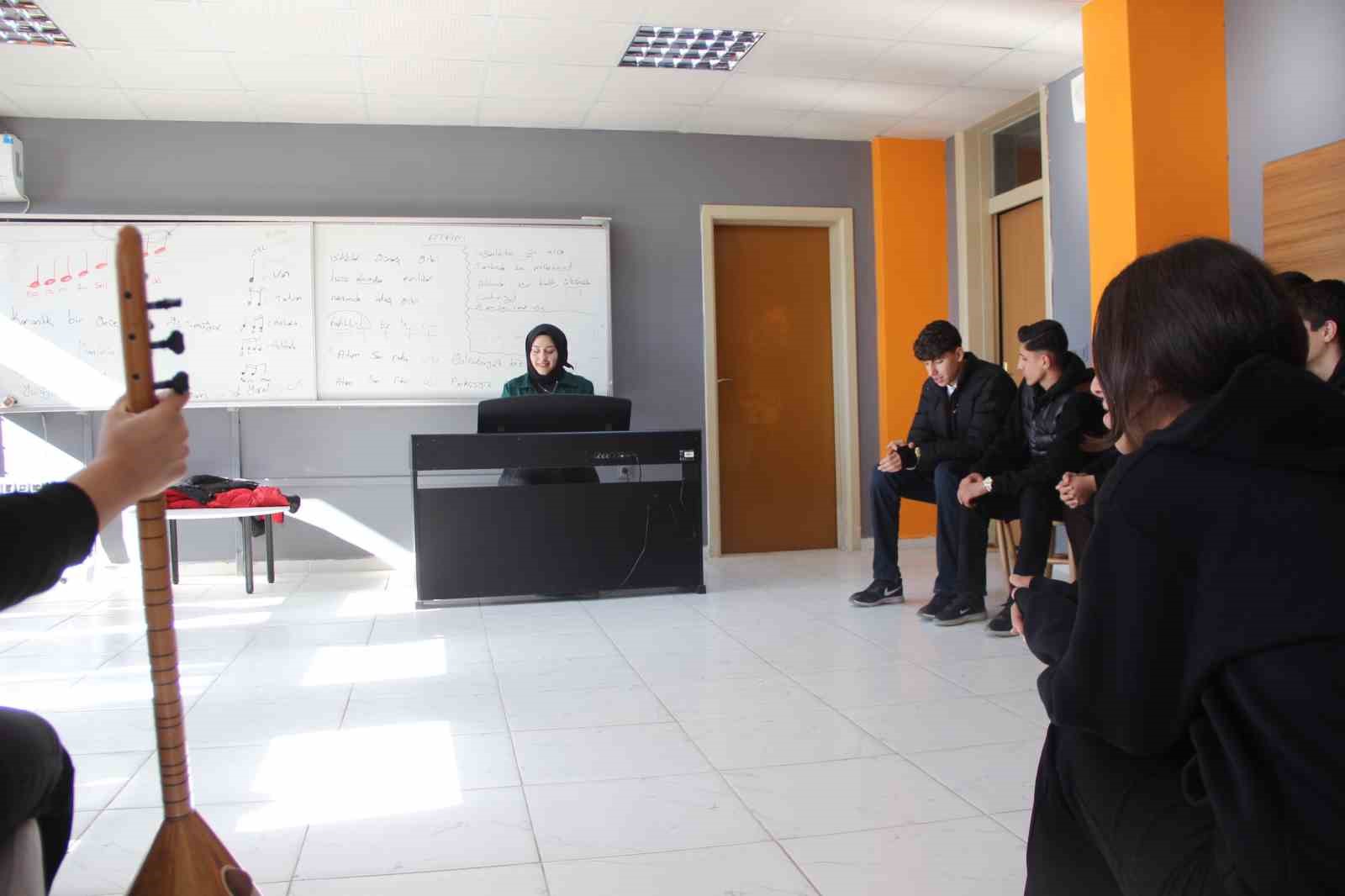 babasina verdigi sozu vasiyet saydi ogretmen olup ogrencileri hayallerine kavusturuyor 0 DjiwnFJN