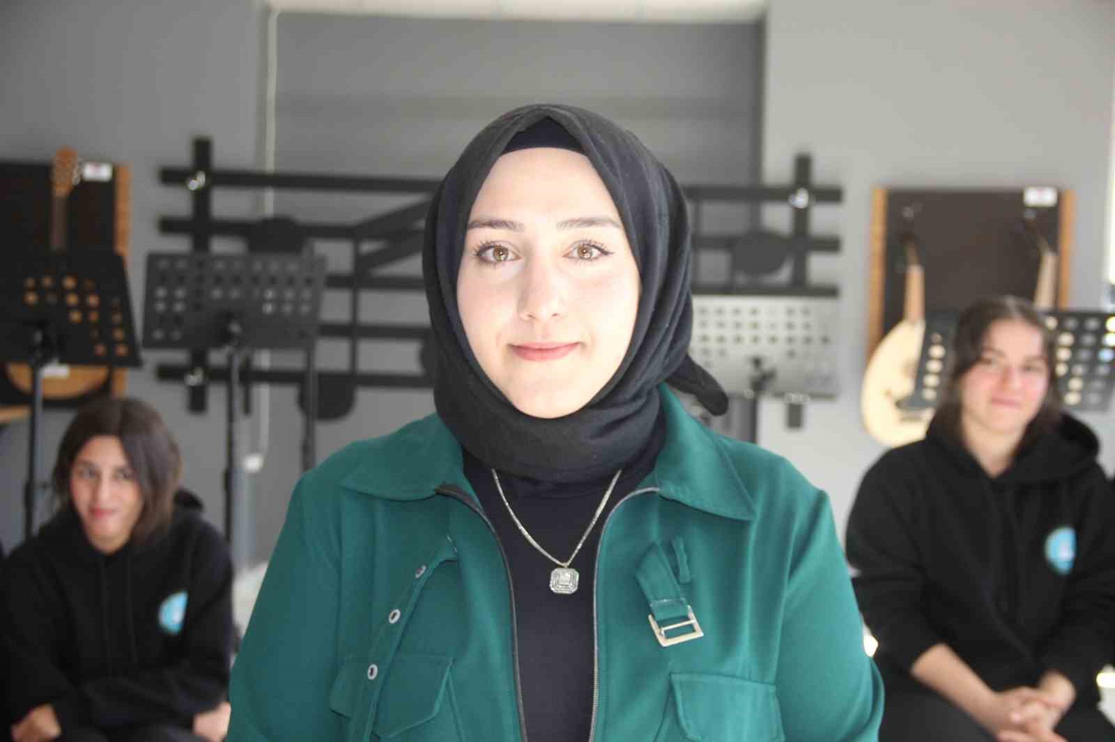 babasina verdigi sozu vasiyet saydi ogretmen olup ogrencileri hayallerine kavusturuyor 10 5tKrrPqB