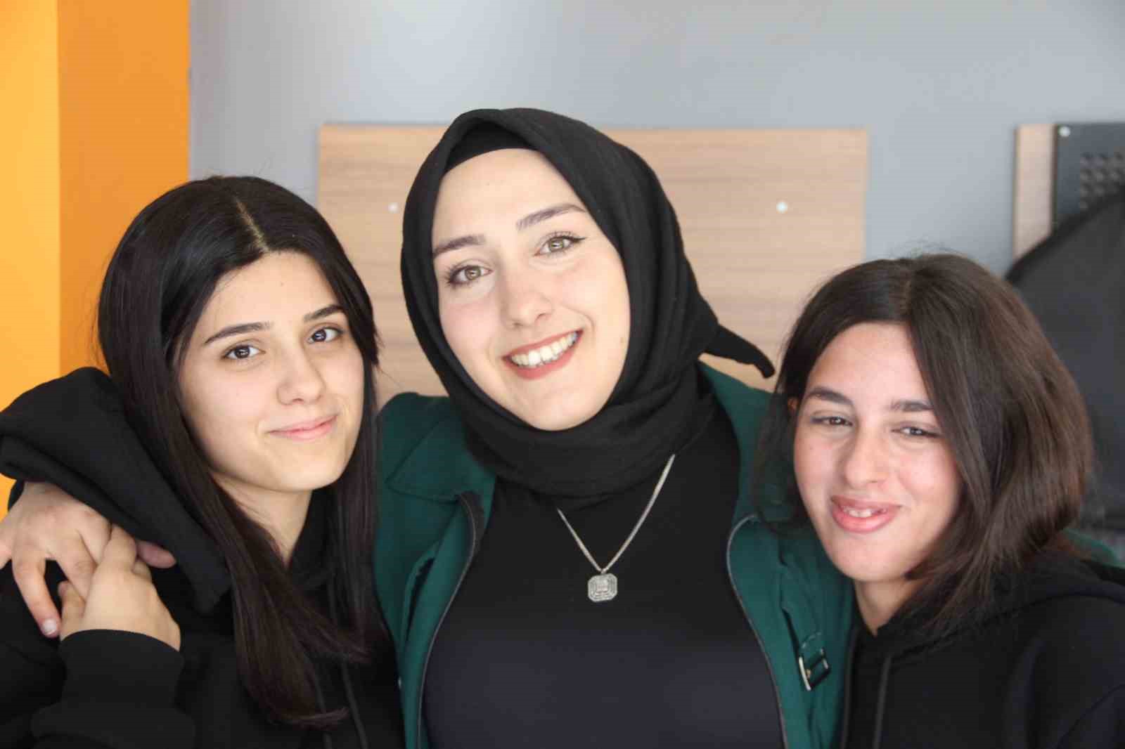 babasina verdigi sozu vasiyet saydi ogretmen olup ogrencileri hayallerine kavusturuyor 11 lM2dVw5v