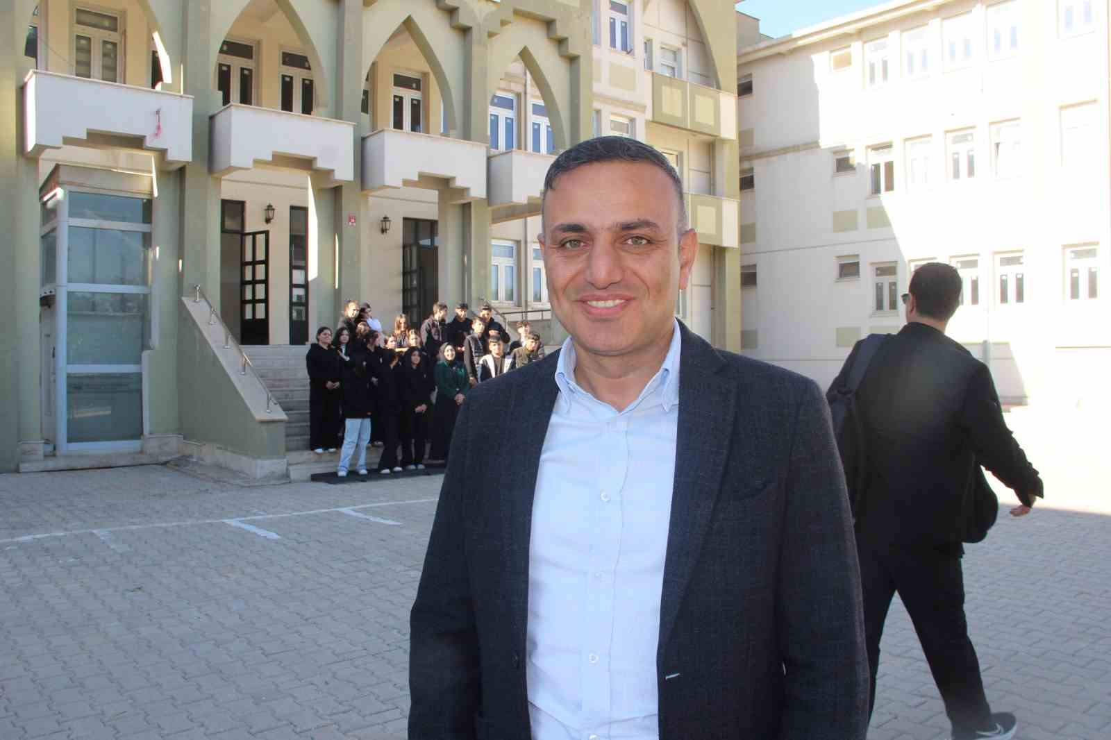 babasina verdigi sozu vasiyet saydi ogretmen olup ogrencileri hayallerine kavusturuyor 3 D8Wr4PUK