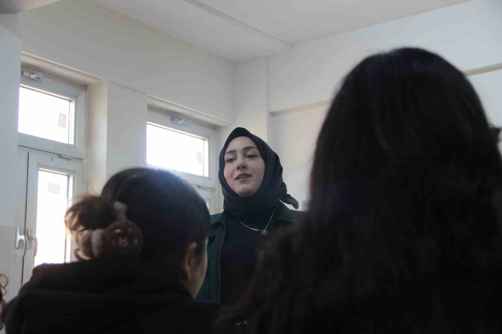 babasina verdigi sozu vasiyet saydi ogretmen olup ogrencileri hayallerine kavusturuyor 5 7ZTQkalG