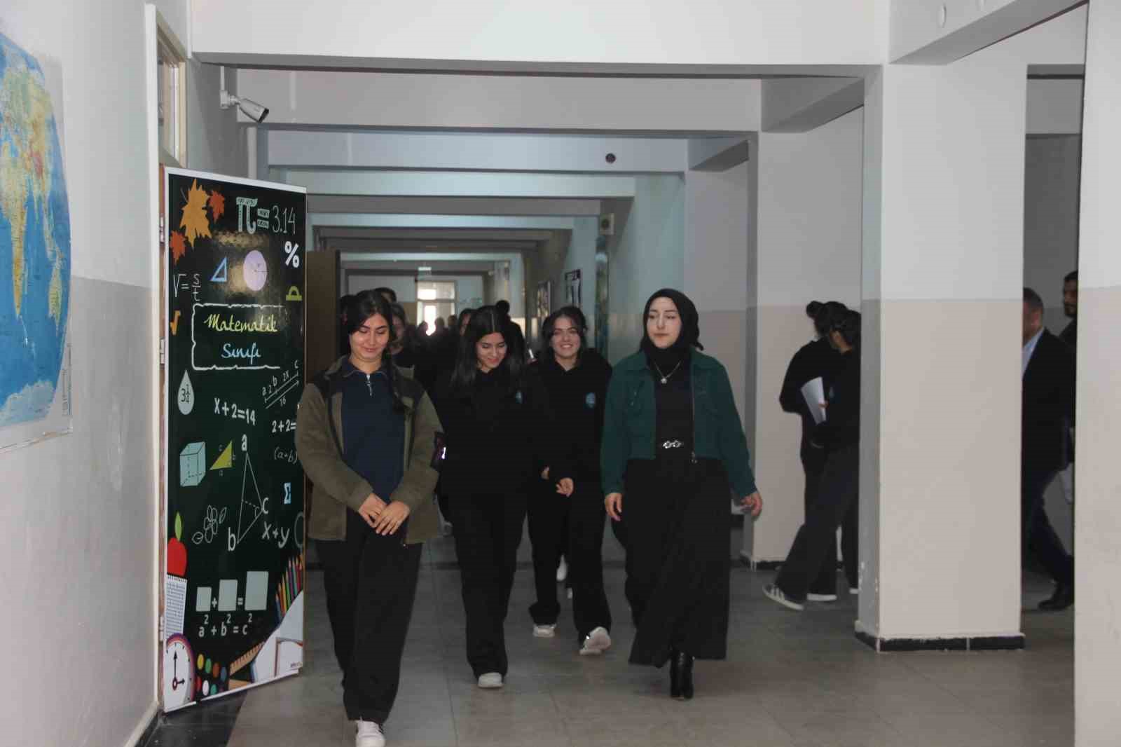 babasina verdigi sozu vasiyet saydi ogretmen olup ogrencileri hayallerine kavusturuyor 6 lBLRSLNe
