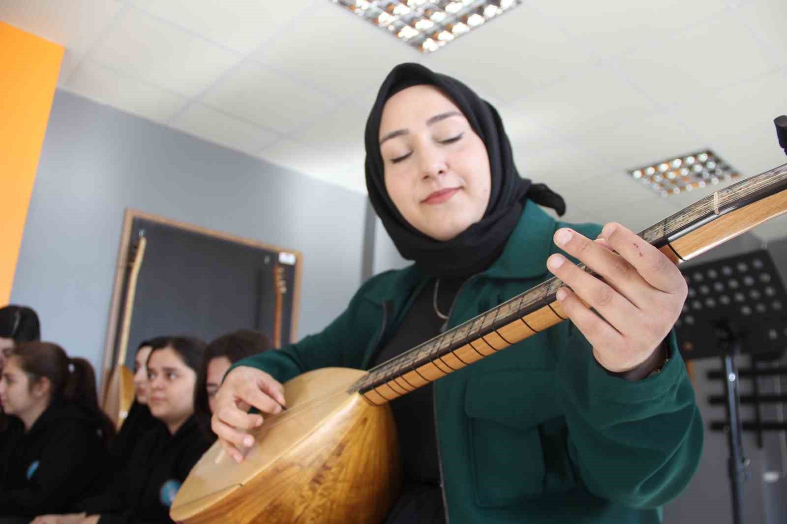 babasina verdigi sozu vasiyet saydi ogretmen olup ogrencileri hayallerine kavusturuyor 7 NaMAFsLU