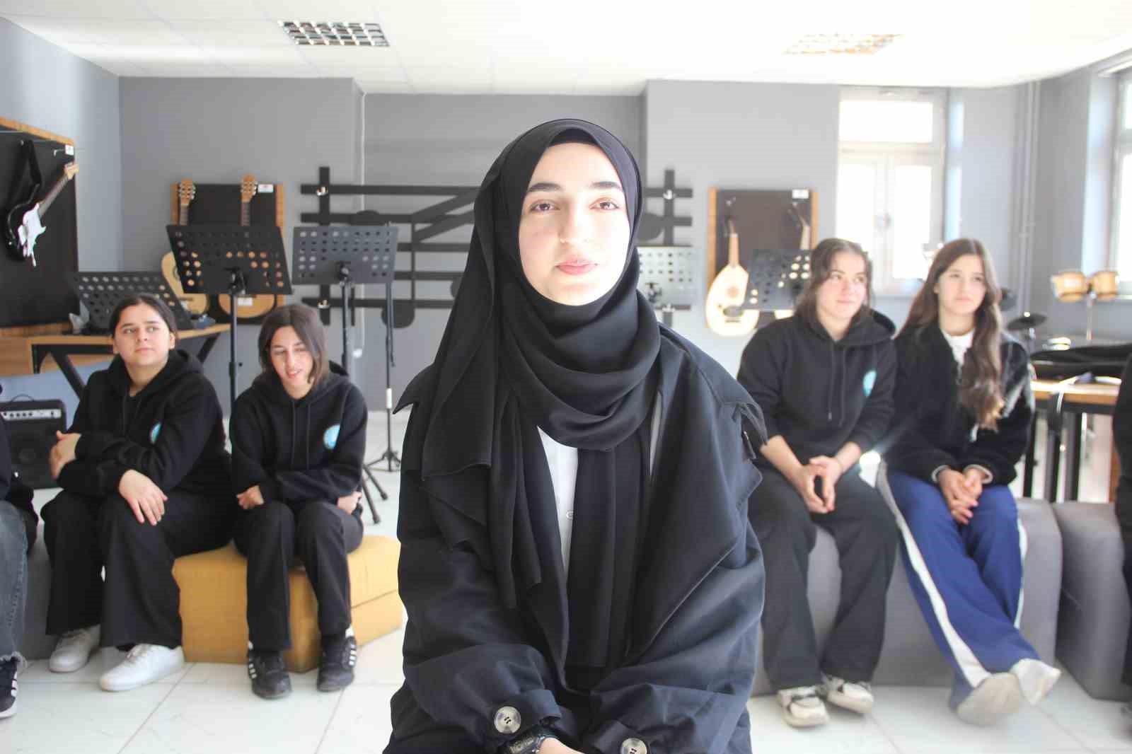 babasina verdigi sozu vasiyet saydi ogretmen olup ogrencileri hayallerine kavusturuyor 9