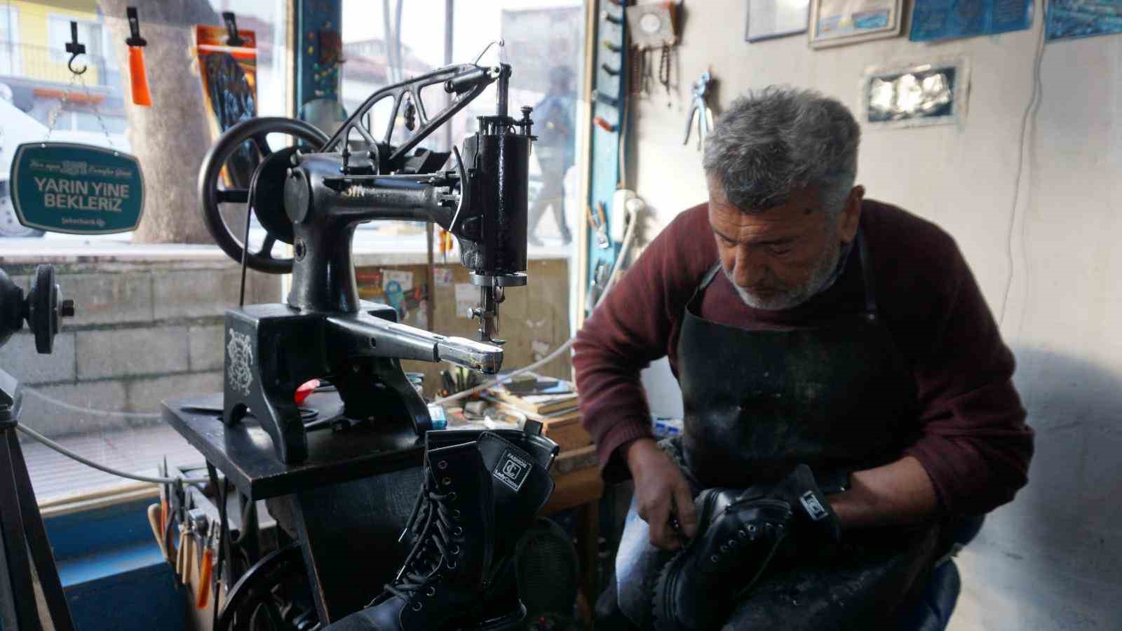 babasindan ogrendigi ayakkabi tamirciligini 40 yildir surduruyor 0 p6qCsmdw