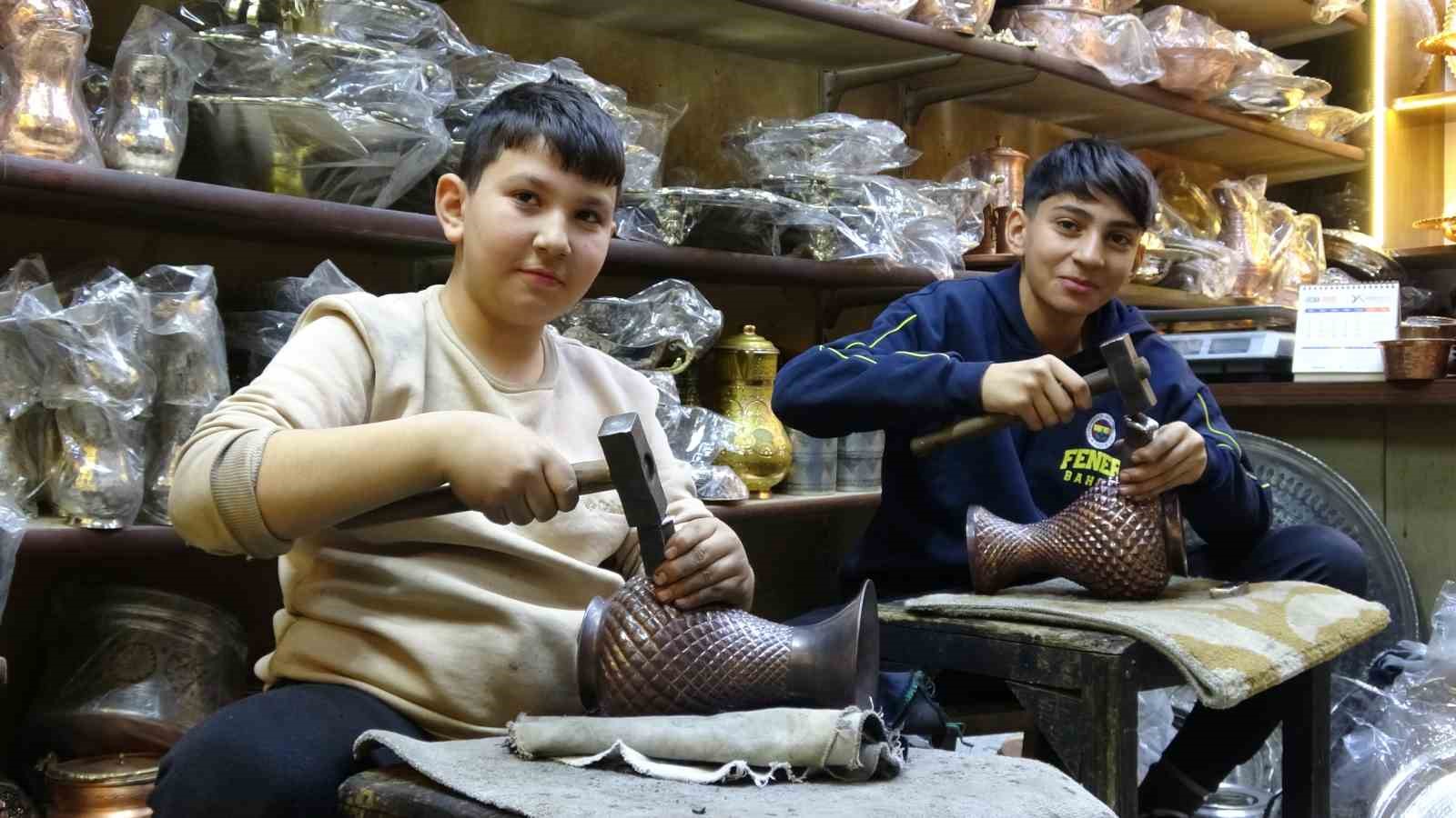 babasindan ogrendigi meslegini cocuklarina ogretiyor 1 asF5qQvR