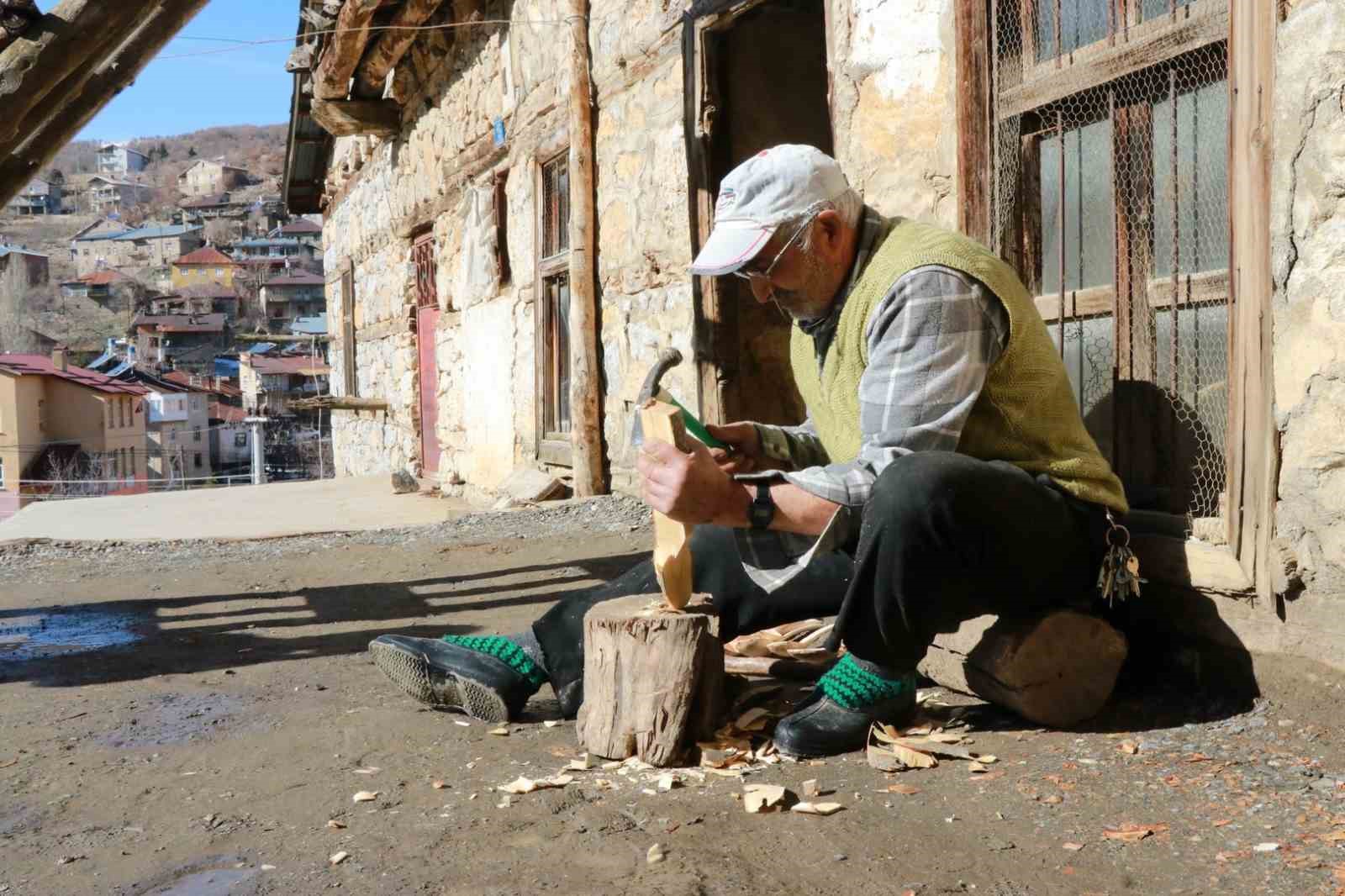 babasindan ogrendigi tahta kasikciligi yasatiyor 4 uizc4RJi