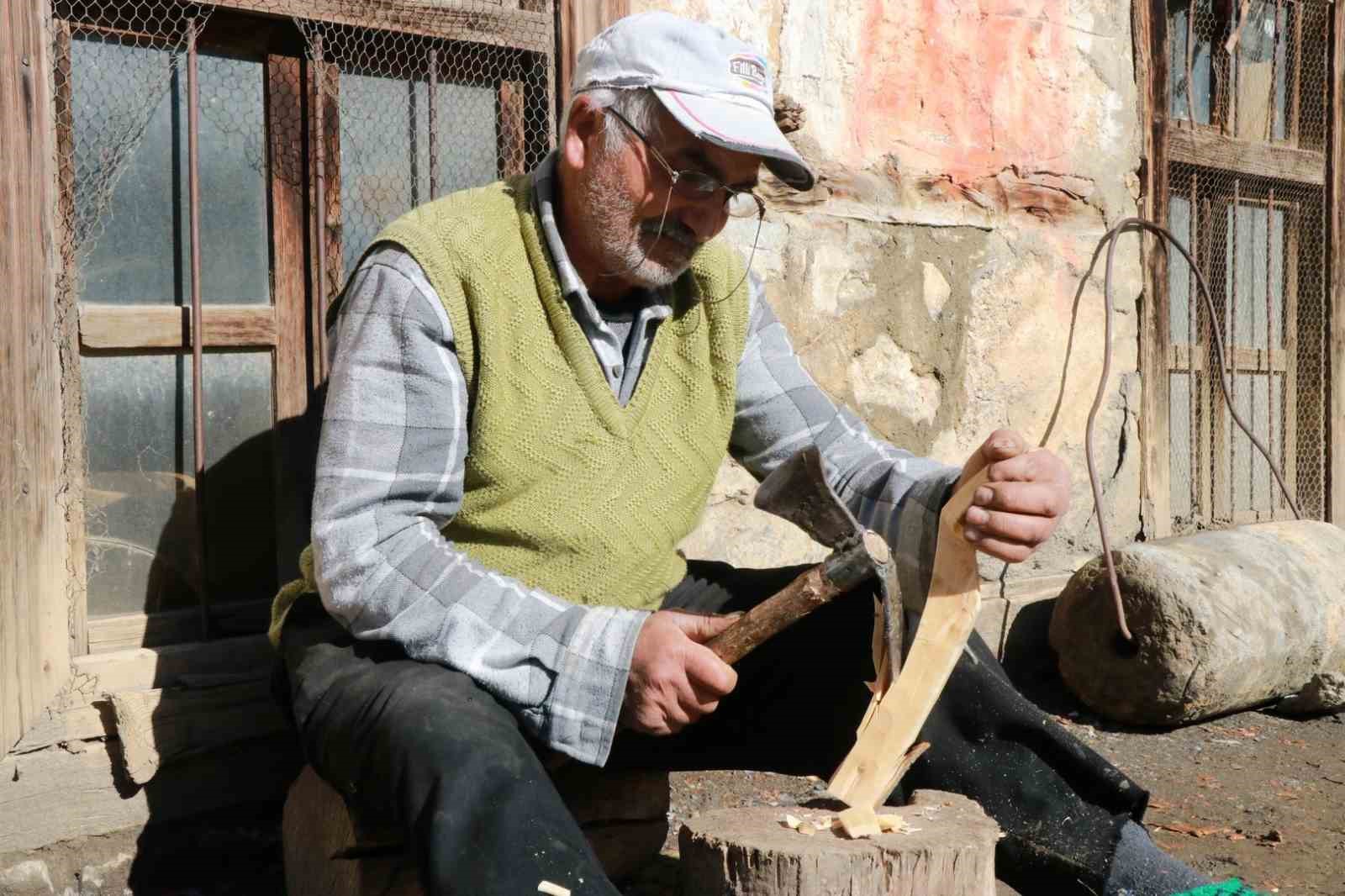 babasindan ogrendigi tahta kasikciligi yasatiyor 5 fmVTHgc8