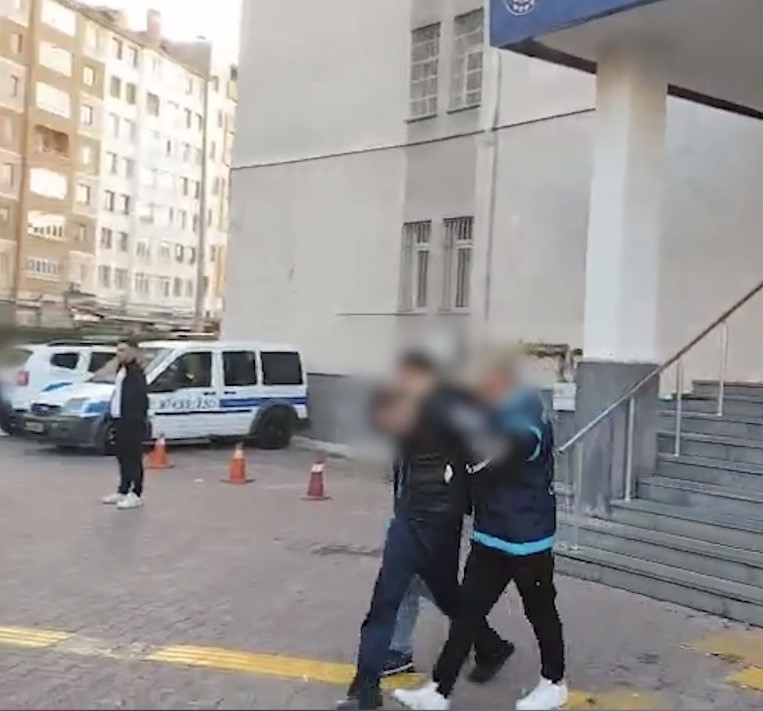 babasini bicaklayarak olduren ogul yakalandi 2 XK9DrHlh