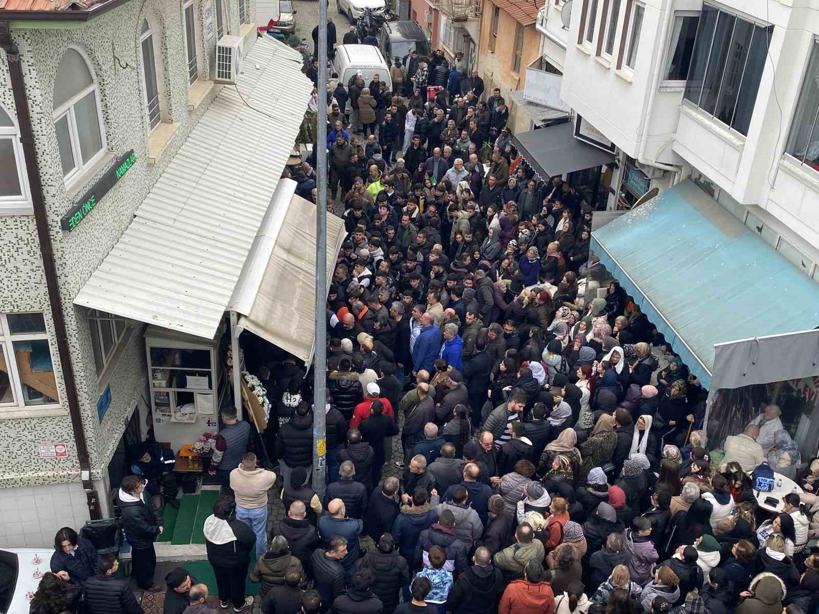 babasini kurtarirken kuyuda can veren 17 yasindaki efeye aci veda 1 3DdnvJhm