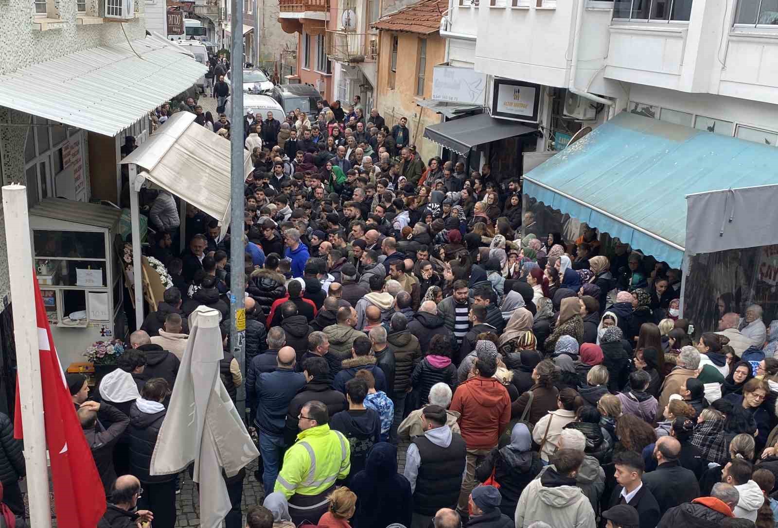 babasini kurtarirken kuyuda can veren 17 yasindaki efeye aci veda 2 RfXkhci5
